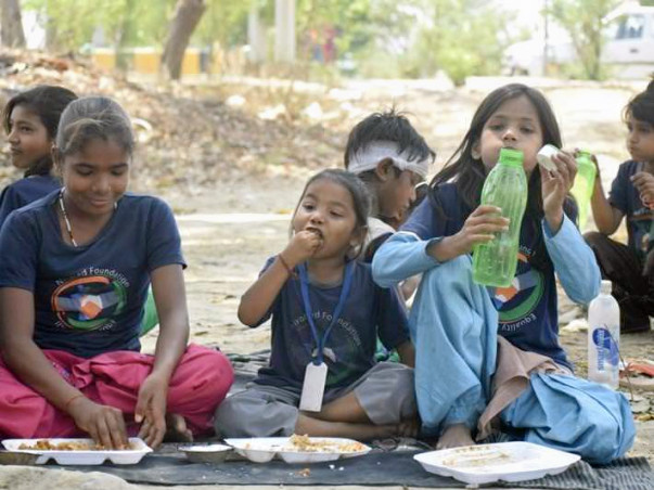 Help us feeding hungry children from slums