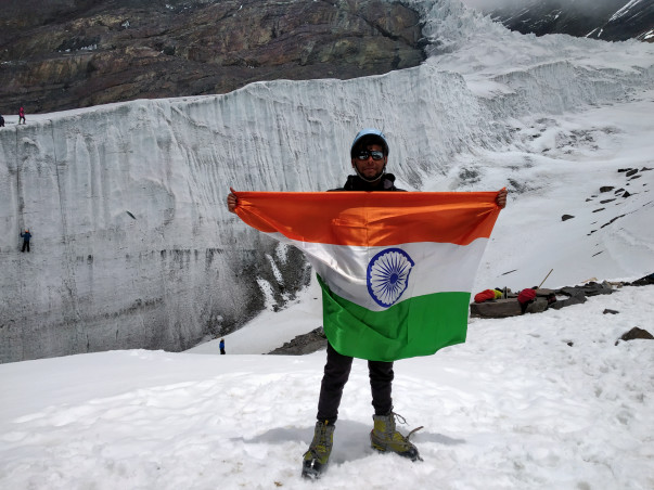 Encourage VARUN to hoist TIRANGA on KILIMANJARO