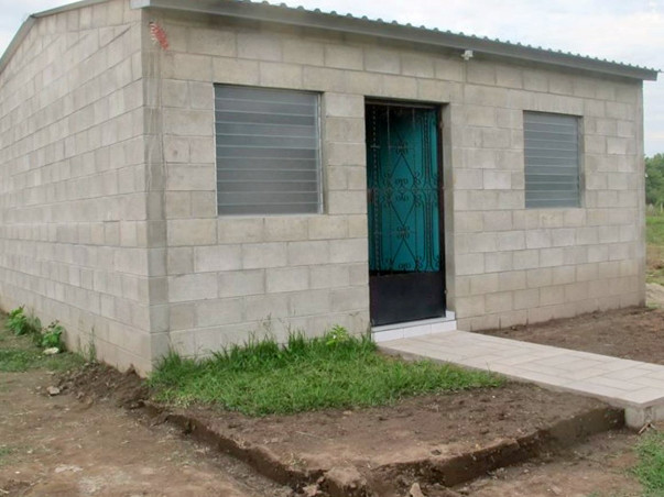 Help Alamelu Build A Home For Herself And Her Children.