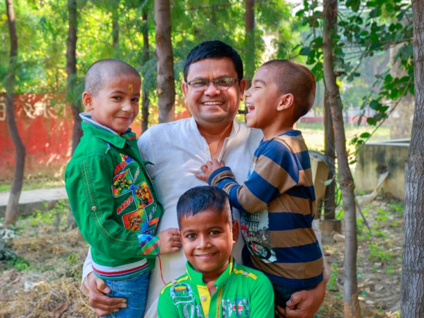Support this teacher to bring up 14 HIV+ children