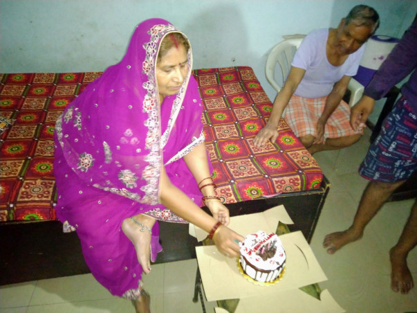 Help My Mother Undergo Knee Replacement Surgery