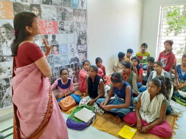 Help These Children To Get Digital Literacy Education