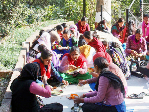 Donate Midday Meal For Rural Women Working For Stree Shakti Samiti