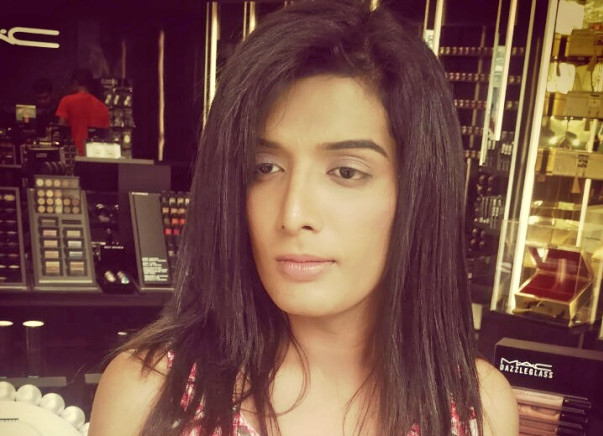 I am fundraising to help Vinita go to Pre-Medical School