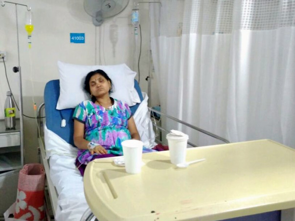 Khantesh is struggling save his sick wife who has lung cancer.