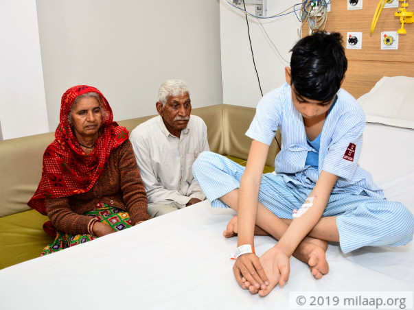 This Teenager Is Fighting Cancer Away From His Parents