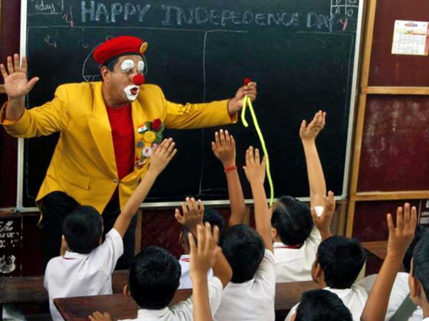 Navy Officer Turned Clown To Make Cancer Children Happy