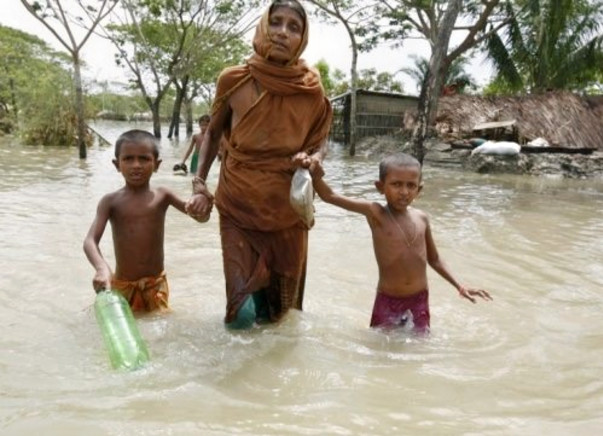 Raising Funds For Flood Affected People Of North Bengal And Bihar