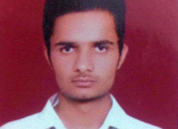 Help Mohit pay his college fee