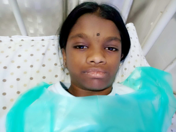 Help This 12-year-old Girl Who Is Pain Because Of An S-shaped Spine