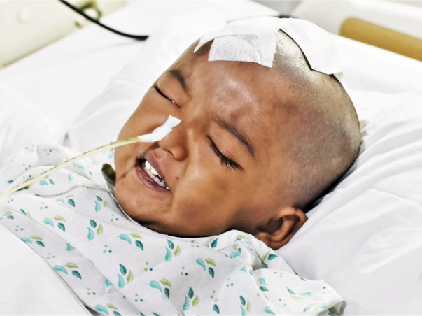Security Guard's Only Son Is Struggling To Survive