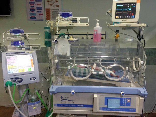 EMERGENCY-SAVE BABY FIGHTING AGAINST DEATH