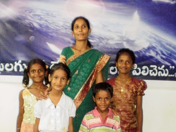 Support Mother Of 4 Children Run A Tiffin Center