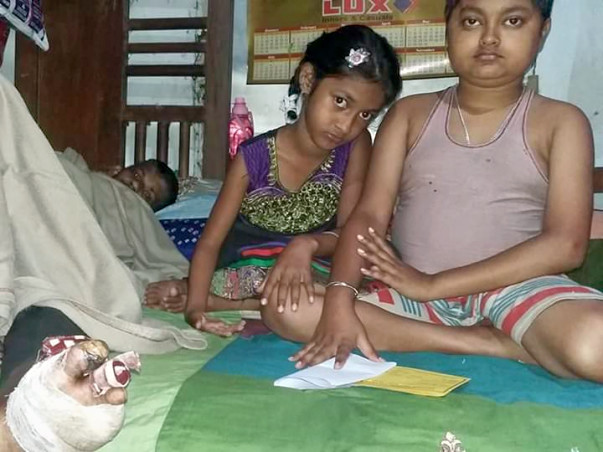 Urgent help for Sadhan Chanda battling gangrene in both his legs due to diabetes. He and his family have no source of income.